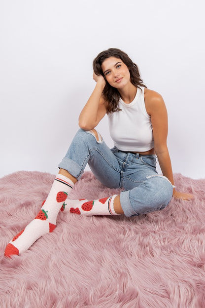 Berry - Women's fuzzy crew socks