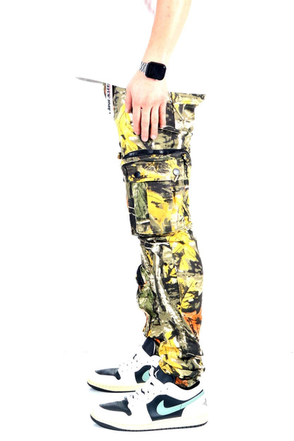 KANTA Men's premium twill forest camo pattern cargo pants.