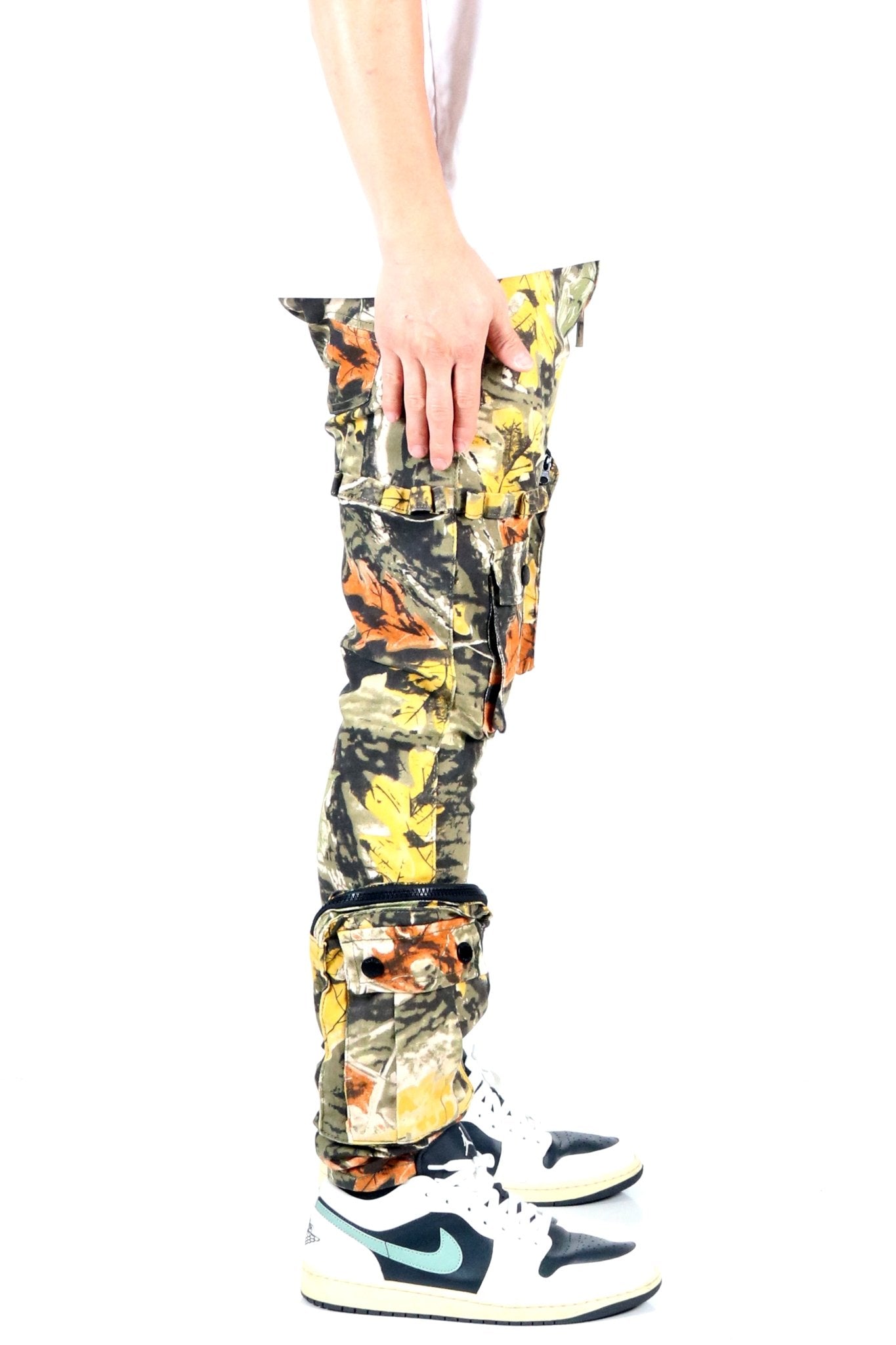 KANTA Men's premium twill forest camo pattern cargo pants.