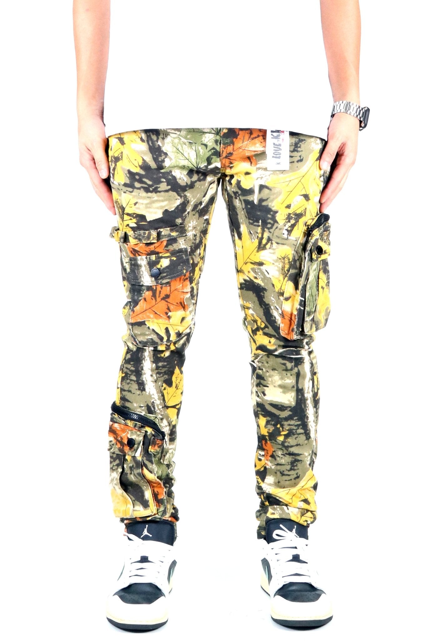 KANTA Men's premium twill forest camo pattern cargo pants.