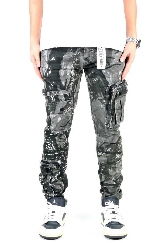 MIEL Men's premium twill forest camo pattern cargo pants.