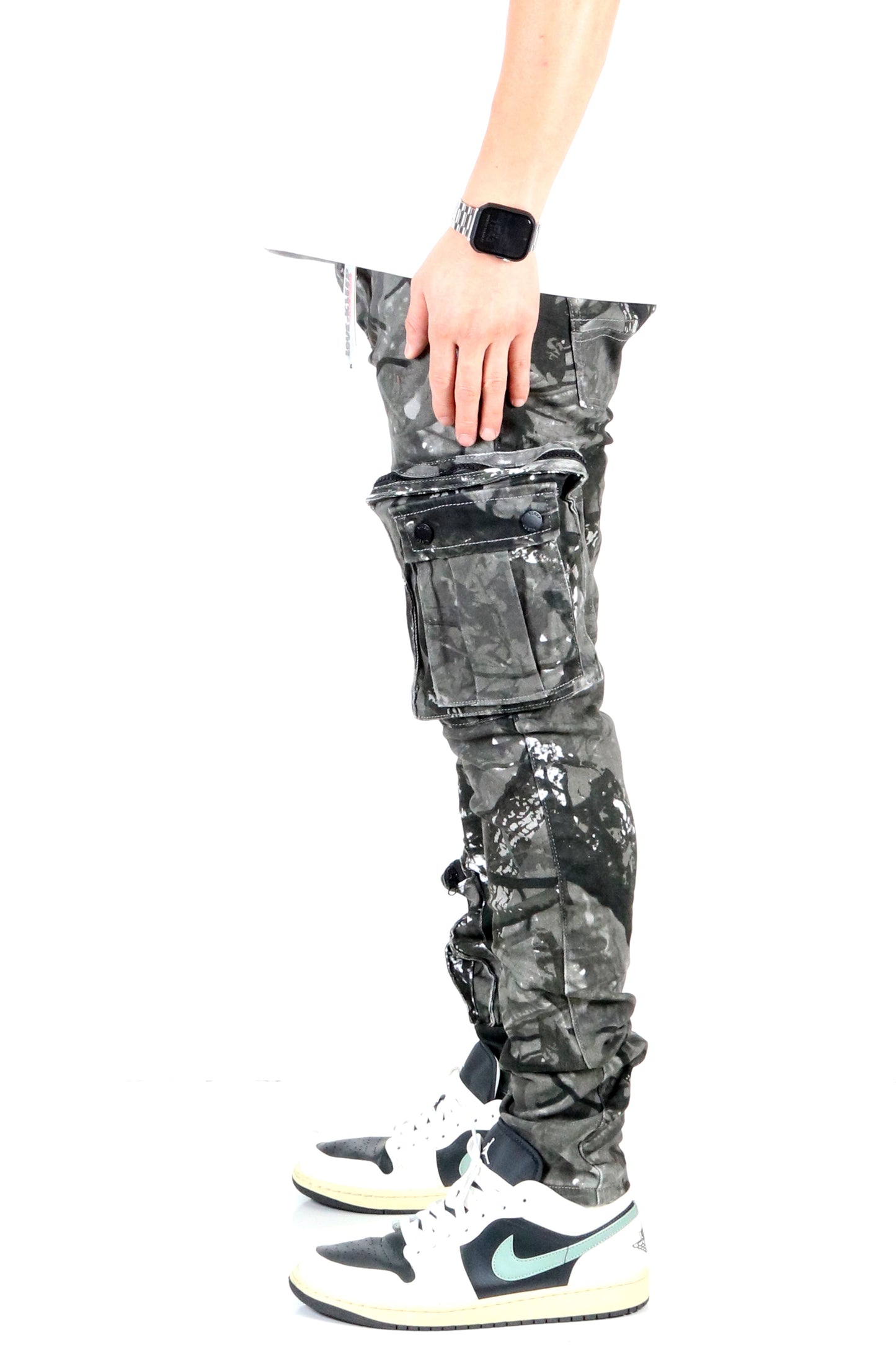 MIEL Men's premium twill forest camo pattern cargo pants.