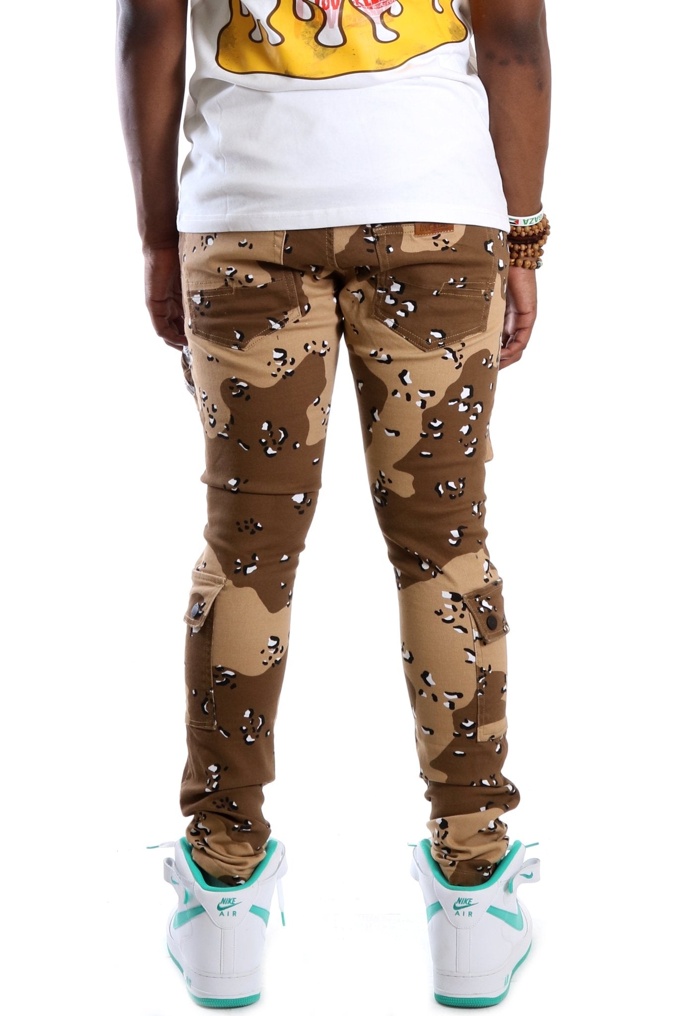 MONT Men's premium twill desert camo pattern cargo pants.