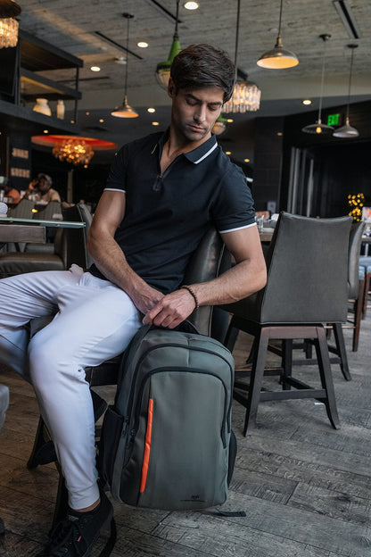 Jack Abrahams | The Chandler | Men's 20-In Coated Workbook Backpack with USB Port