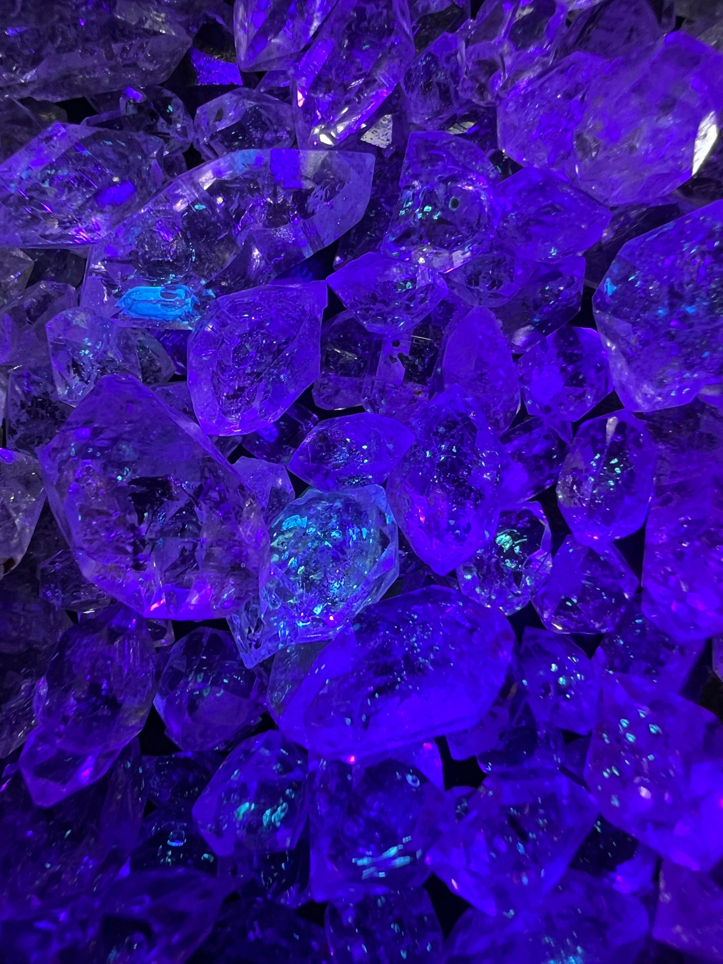 Carbon Quartz Crystal (25 Grams)(UV Reactive) Mini Small Tiny Crystals Rough Raw Stones Gemstones